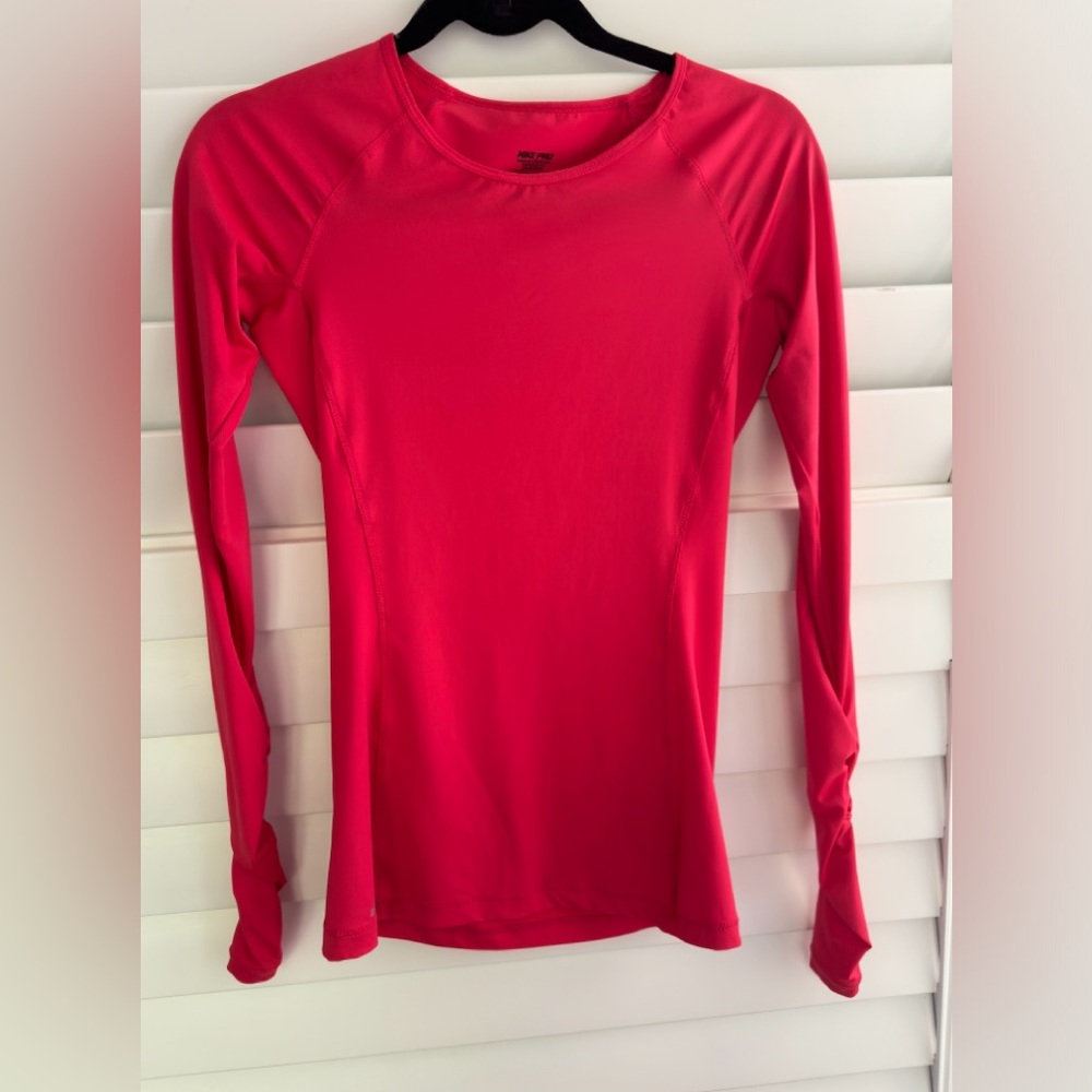 Work out top Nike pro